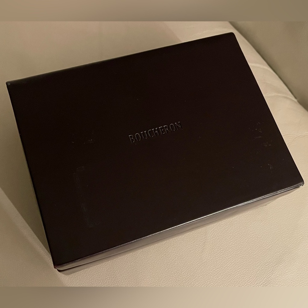 Pre own Authentic BOUCHERON WATCH BOX. Good for watch and jewelry storage.